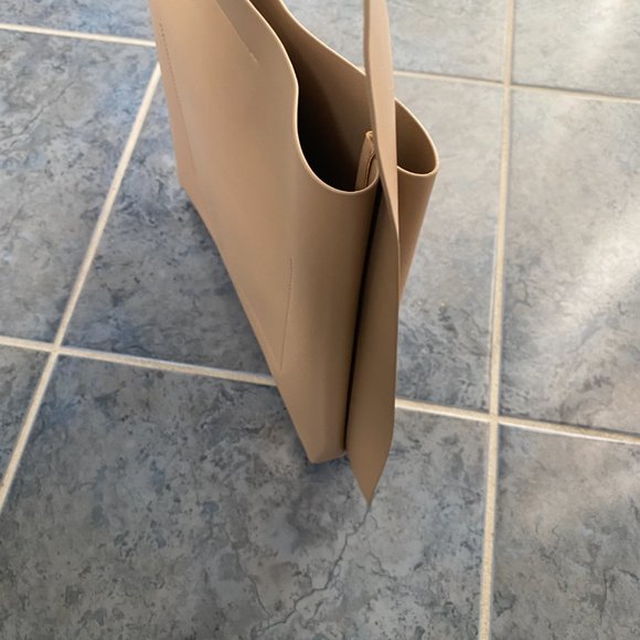 COPY - Lecc Project ARC Small Bucket bag - Picture 4 of 7